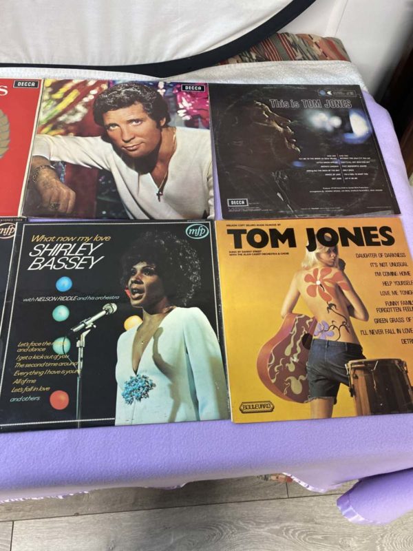 OH020-COLLECTION OF SHIRLEY BASSEY AND TOM JONES LPS-COLLECTION FFORESTFACH - Image 2