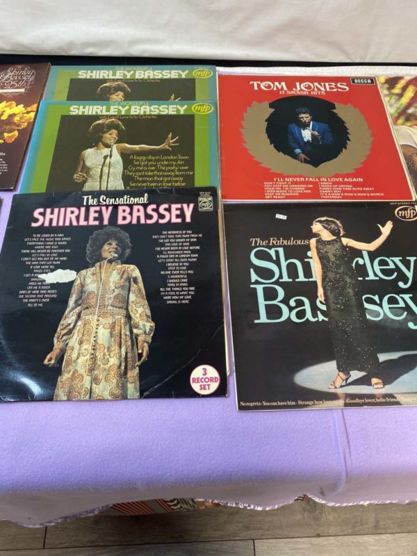 OH020-COLLECTION OF SHIRLEY BASSEY AND TOM JONES LPS-COLLECTION FFORESTFACH - Image 3