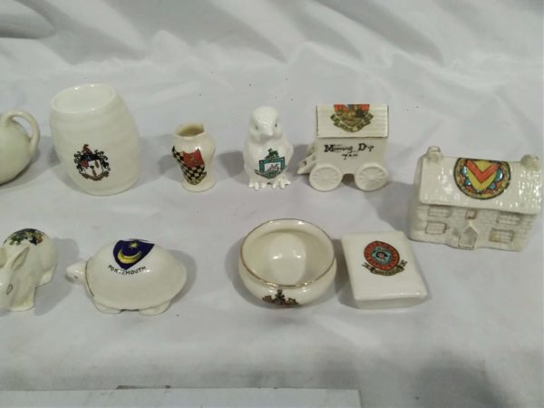 lot 251 collection of Antique crested ware items - Image 5