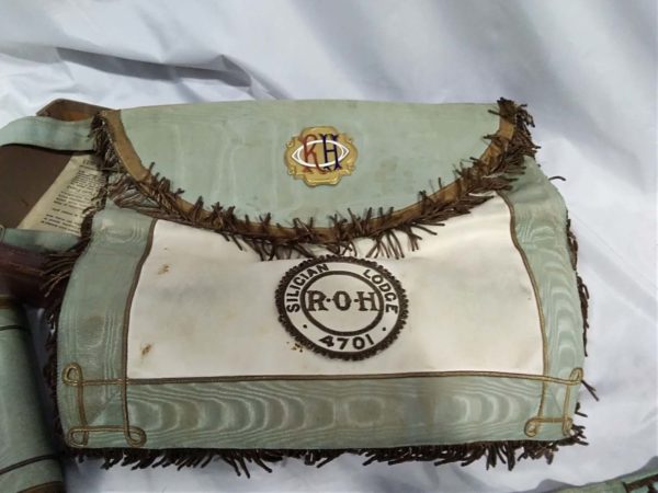 lot 256 RAOB Apron & sash - Image 2