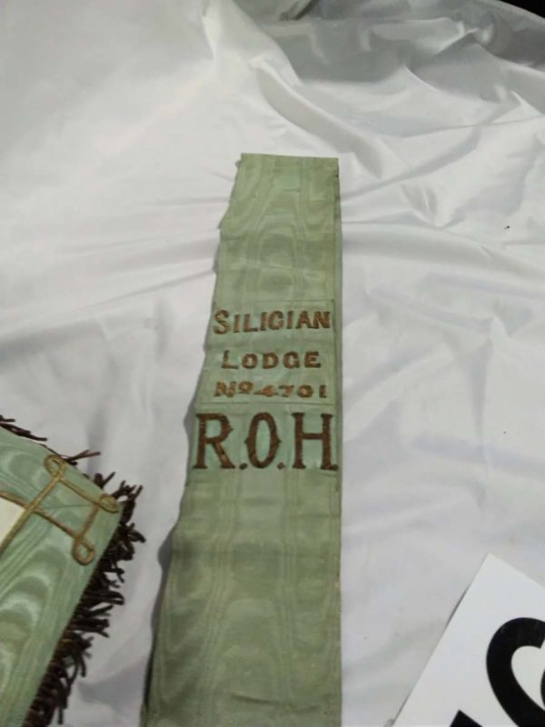 lot 256 RAOB Apron & sash - Image 3