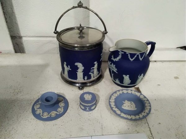 lot 258 5x Wedgewood items, ice bucket, jug, trinket pot etc - Image 2