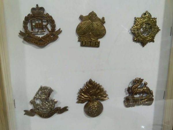 lot 332 framed military badges - Image 4