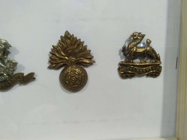 lot 332 framed military badges - Image 3