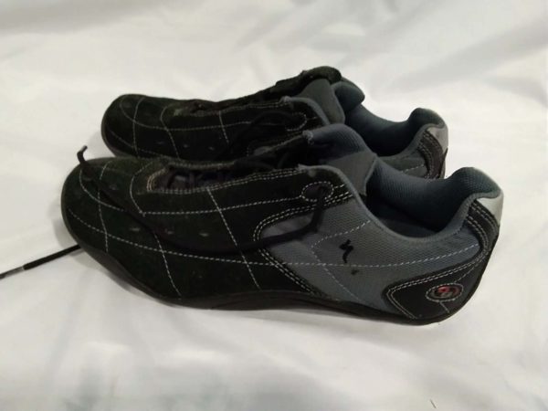 lot 334 pair of size 10 cycling  shoes - Image 5