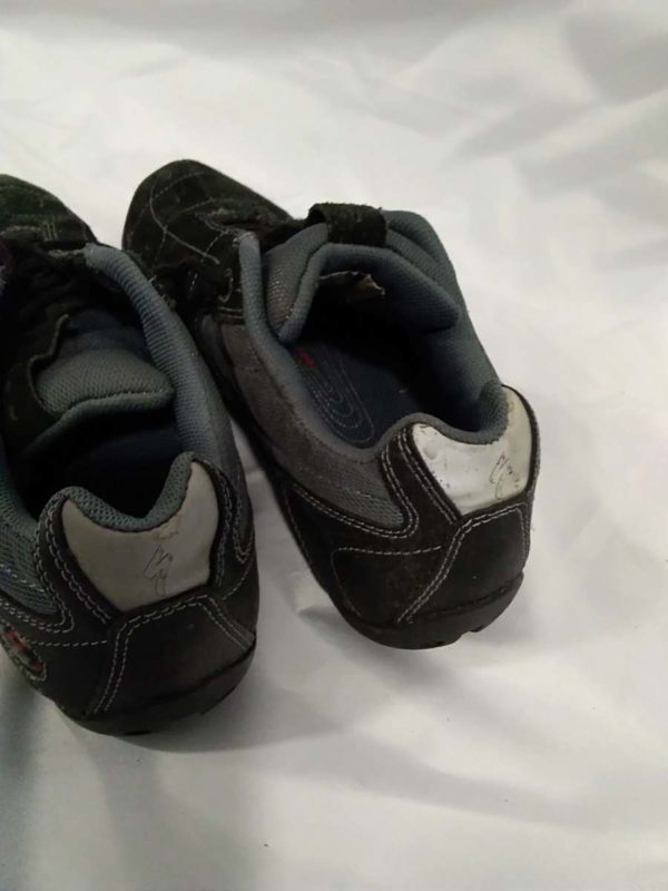 lot 334 pair of size 10 cycling  shoes - Image 4