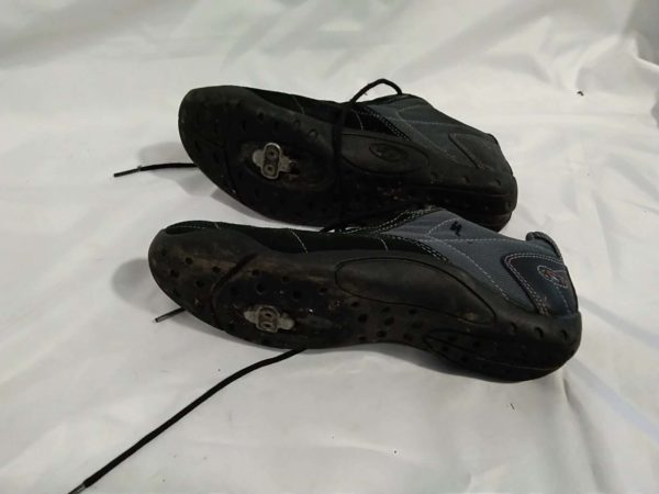 lot 334 pair of size 10 cycling  shoes - Image 3