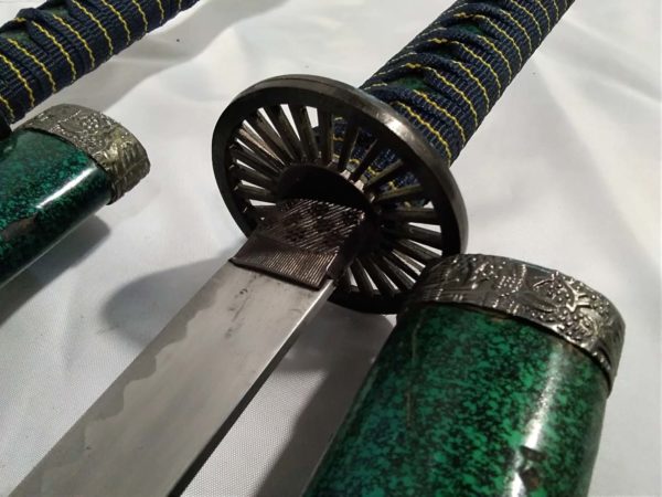 lot 341 ornamental chinese samari style sabers / swords in green cases (small & large) - Image 5