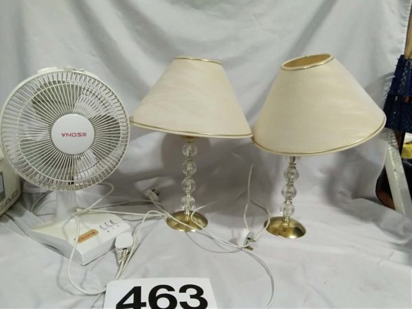 lot 463 2 table lamps & fan