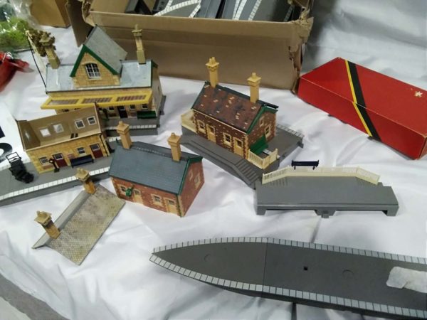 lot 470 Hornby model railway train accessories - Image 4