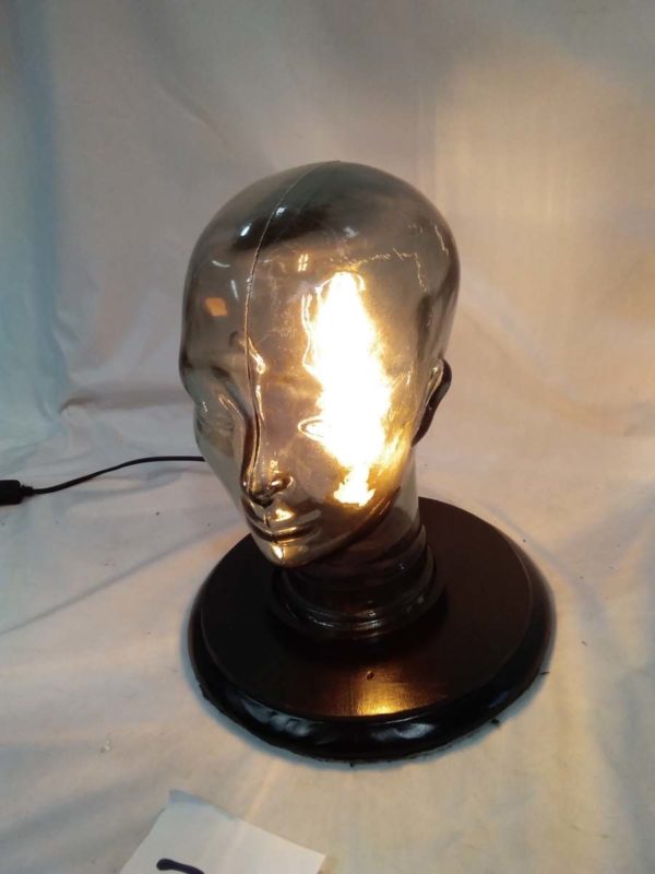 lot 782 glass head lamp , head is 11″ tall ( working) - Image 4