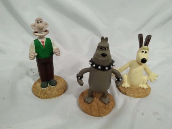 lot 804 3 Wallace & gromit figures - Image 2