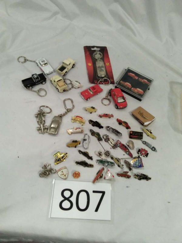 lot 807 quantity of car themed keyrings & badges