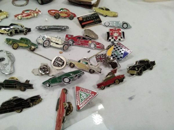 lot 807 quantity of car themed keyrings & badges - Image 7