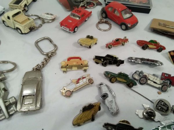 lot 807 quantity of car themed keyrings & badges - Image 5