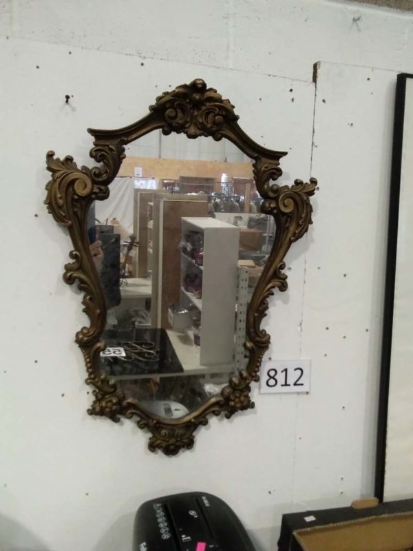 lot 812 vintage style mirror ( plastic frame)