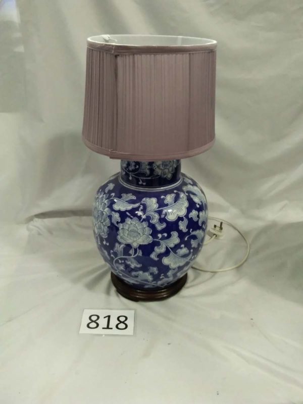 lot 818 large blue & white chinese style lamp