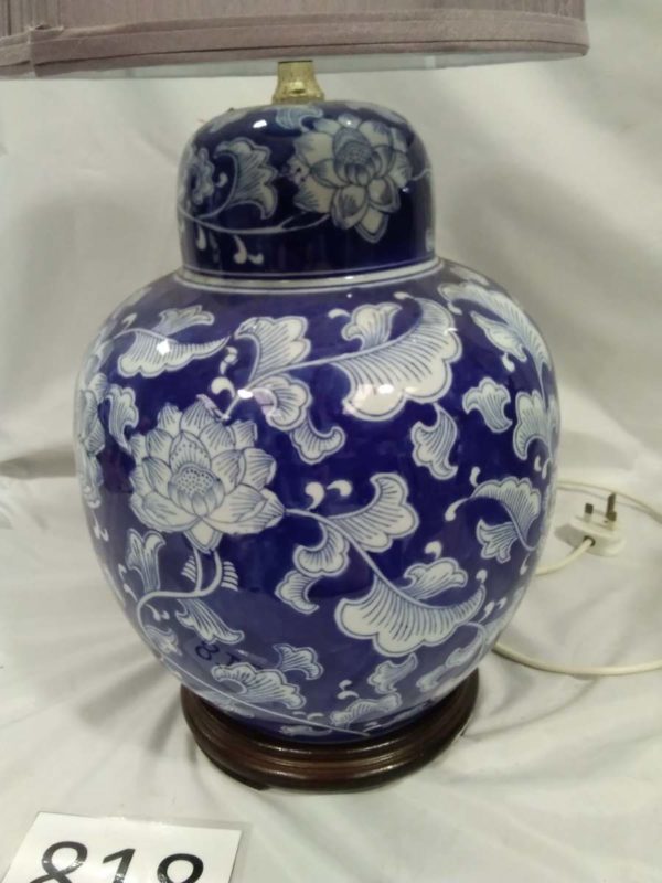 lot 818 large blue & white chinese style lamp - Image 2