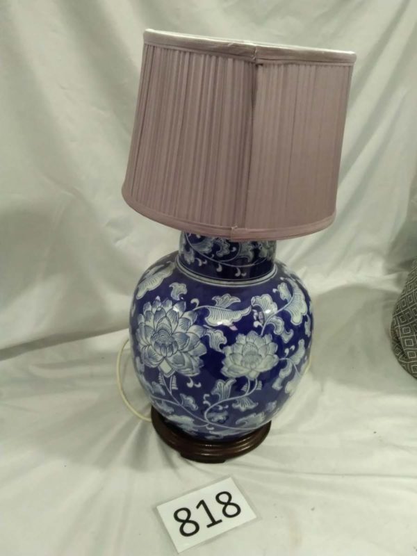 lot 818 large blue & white chinese style lamp - Image 3