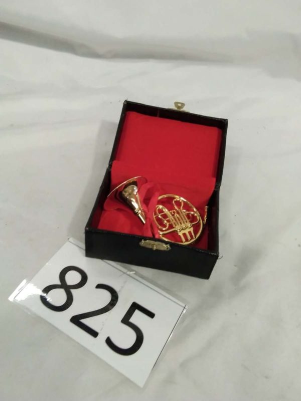 lot 825 cased miniature french horn - Image 2