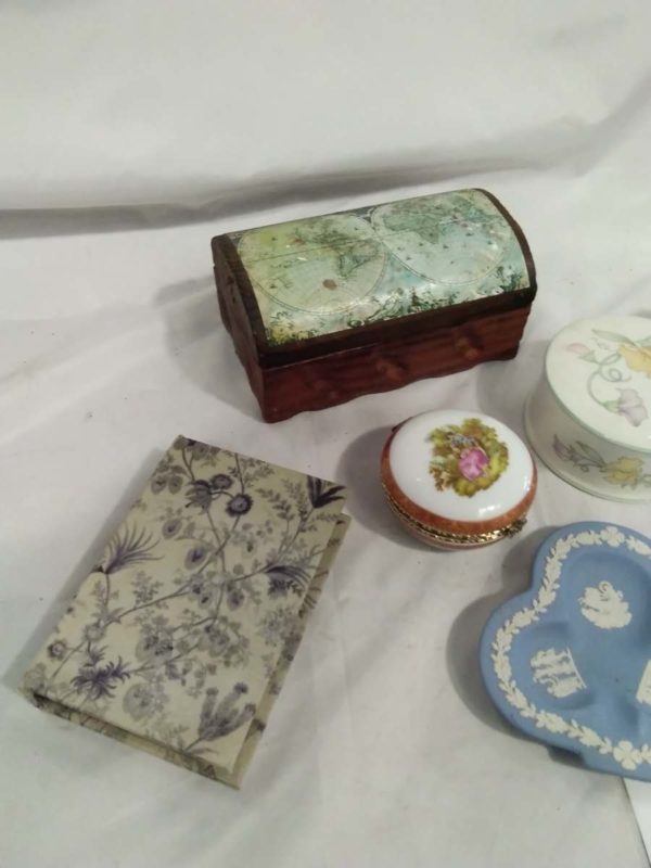 lot 827 trinket boxes & dishes - Image 2