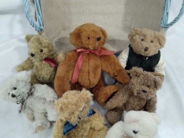 lot 828 basket of jointed teddy bears - Image 4