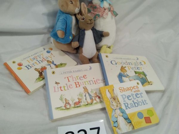 lot 837 Beatrix Potter plush toys & books - Image 4