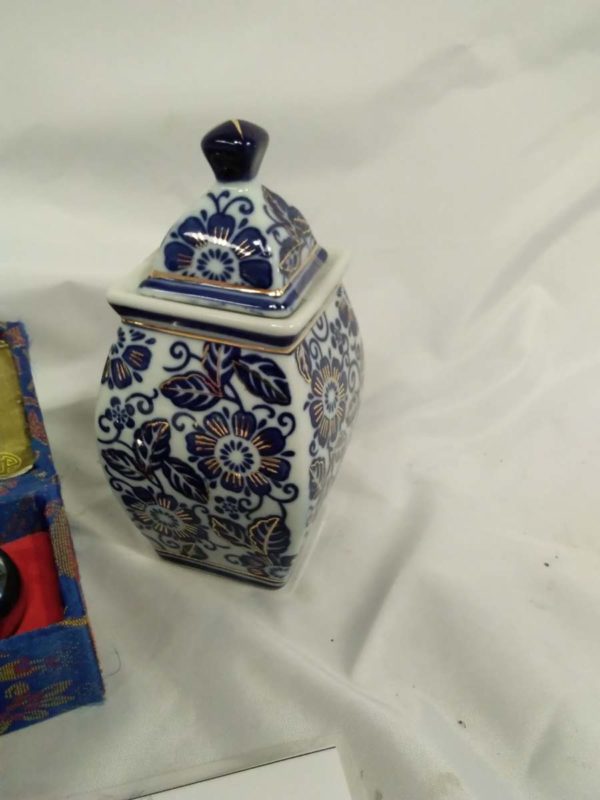 lot 840 oriental lidded jar & boxes stress balls - Image 4