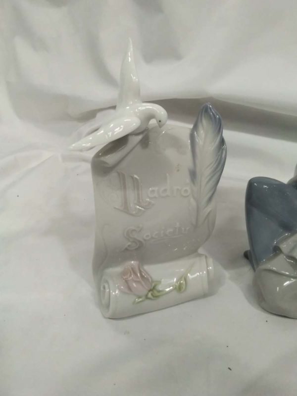 lot 842 Lladro & NAO ornaments, dogs, mary & scroll - Image 2