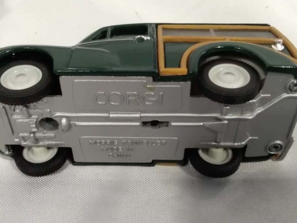 lot 853 boxed Corgi Morris Minor - Image 3