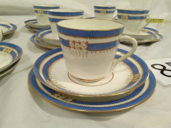 lot 855 vintage Blue & cream Partial tea set - Image 4