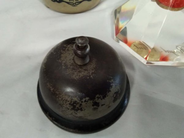 lot 859 Rolls Razor,desk  bell, cider bottle & royal mind £1 paperweight - Image 6