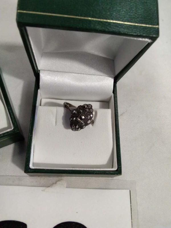 lot 860 marcasite ring marked 9ct gold & silver & ring with 3d coin in it - Image 5