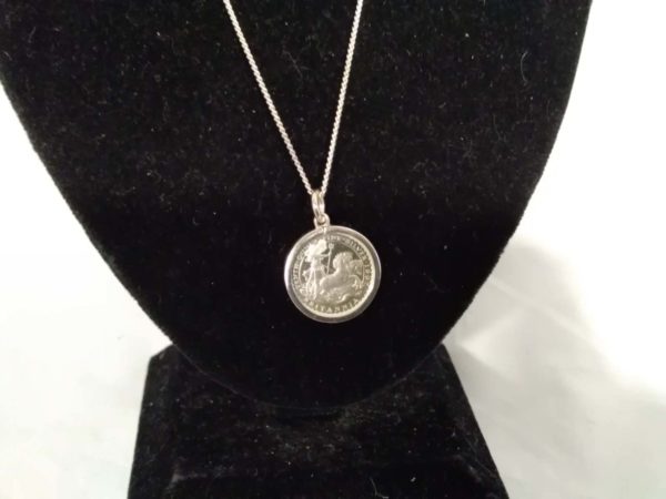 lot 861 Britannia Silver pendant 10th ounze fine silver coin pendant on chain marked 925 - Image 2