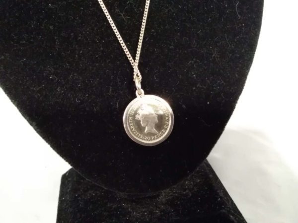 lot 861 Britannia Silver pendant 10th ounze fine silver coin pendant on chain marked 925 - Image 4