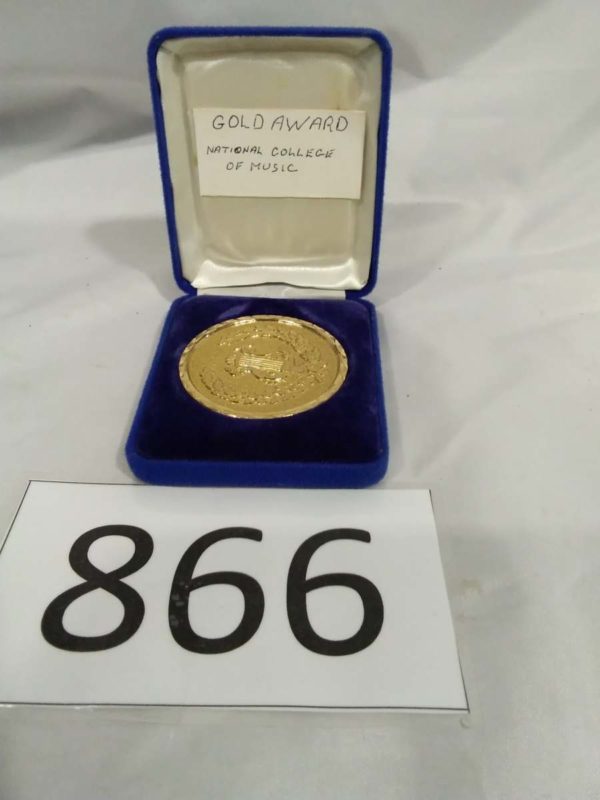 lot 866 Gold award medal national college of music - Image 2