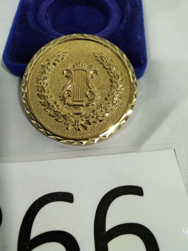 lot 866 Gold award medal national college of music - Image 4