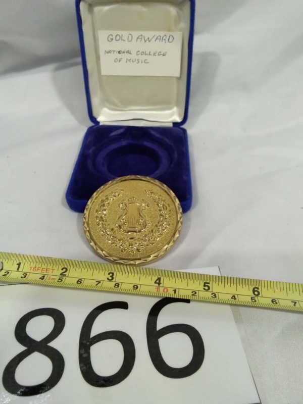 lot 866 Gold award medal national college of music - Image 3