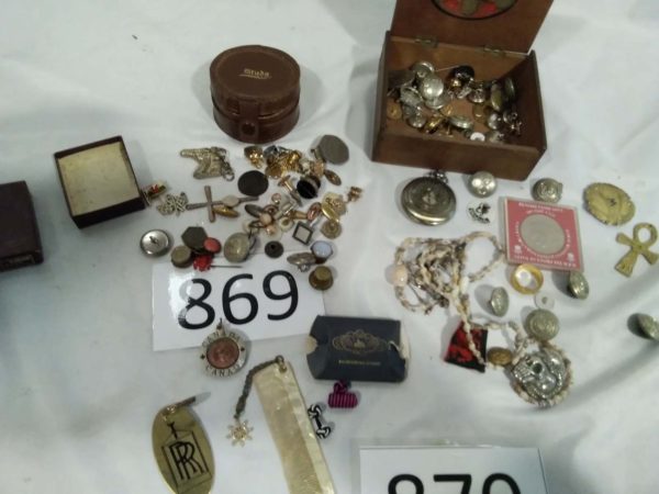 lot 869 cigar box of curios, vintage studs box, german lighter etc - Image 4