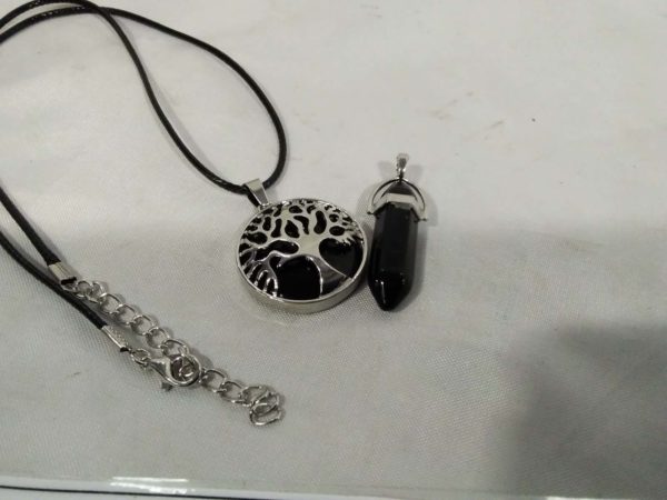 lot 872 2x black crystal pendants