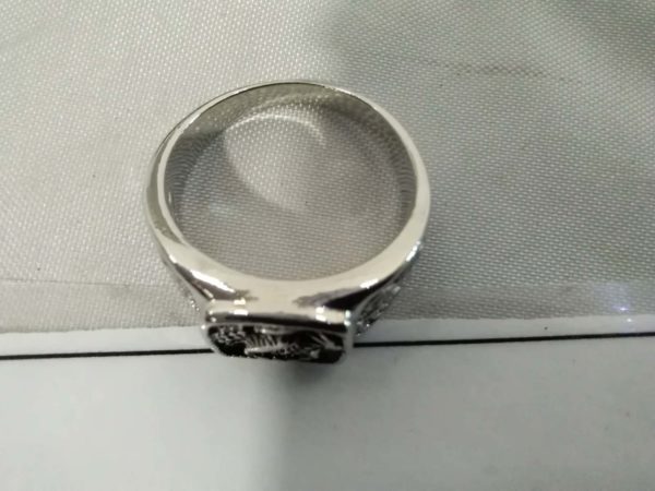 lot 875 gents silver tone ring scropion design size u-v - Image 3