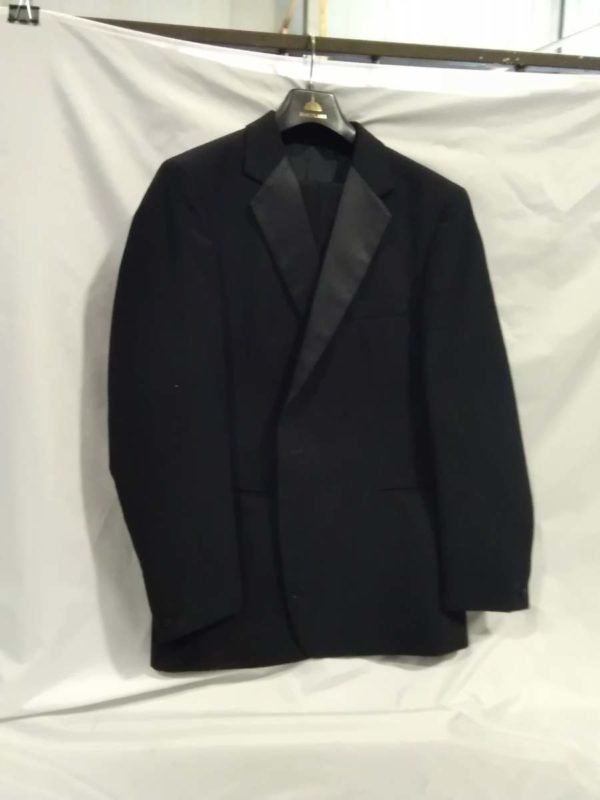 lot 891 gentlemans tuxcedo Jacket & trousers R 42