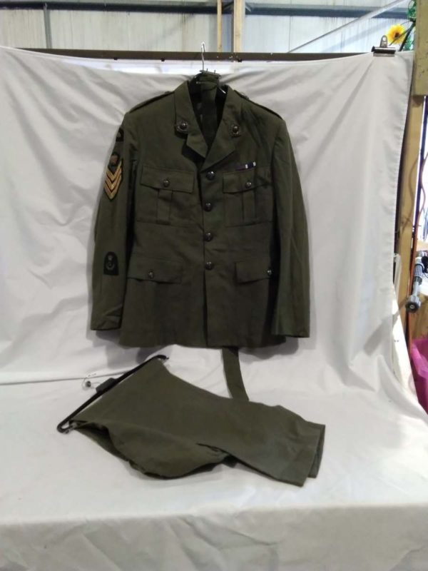 lot 895 parachute regiment uniform jacket & trousers - Image 3