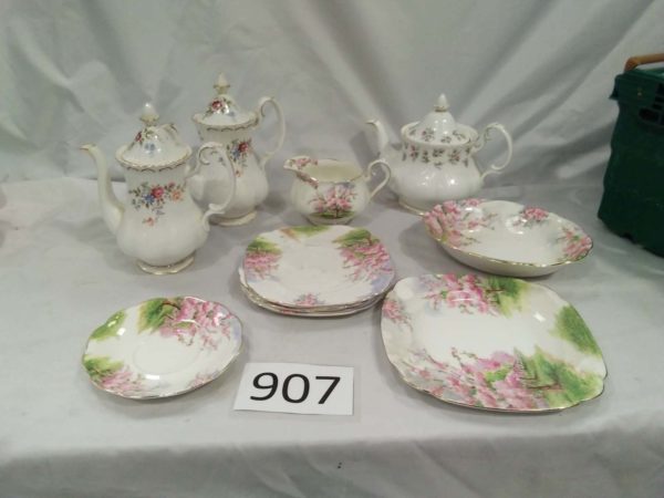 lot 907  royal albert plates & teapots