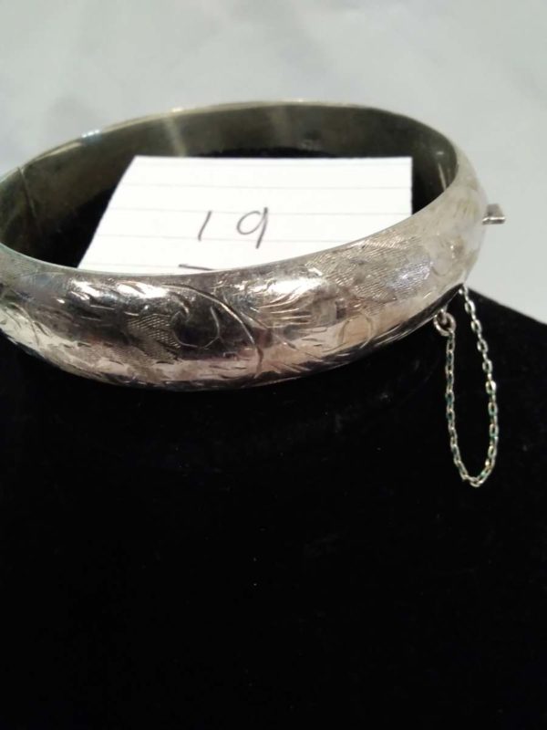 lot 019 sterling silver hinged engraved bracelet - Image 2