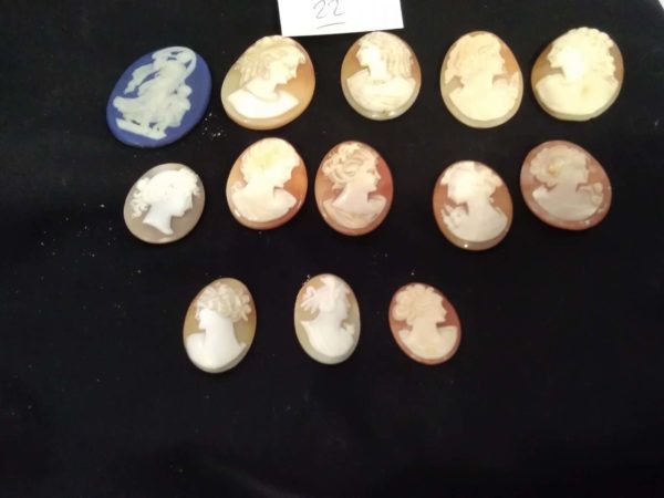 lot 022 collection of vintage jewellery cameo’s - Image 3