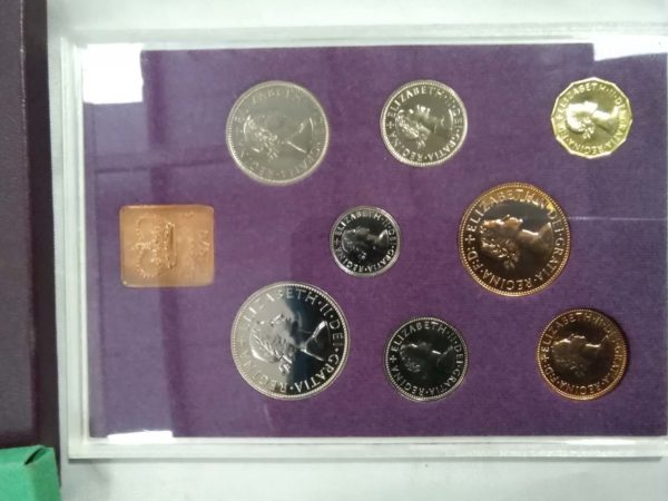 lot 025 Royal mint annual coin sets – 1970, 1975 & 1976 - Image 5