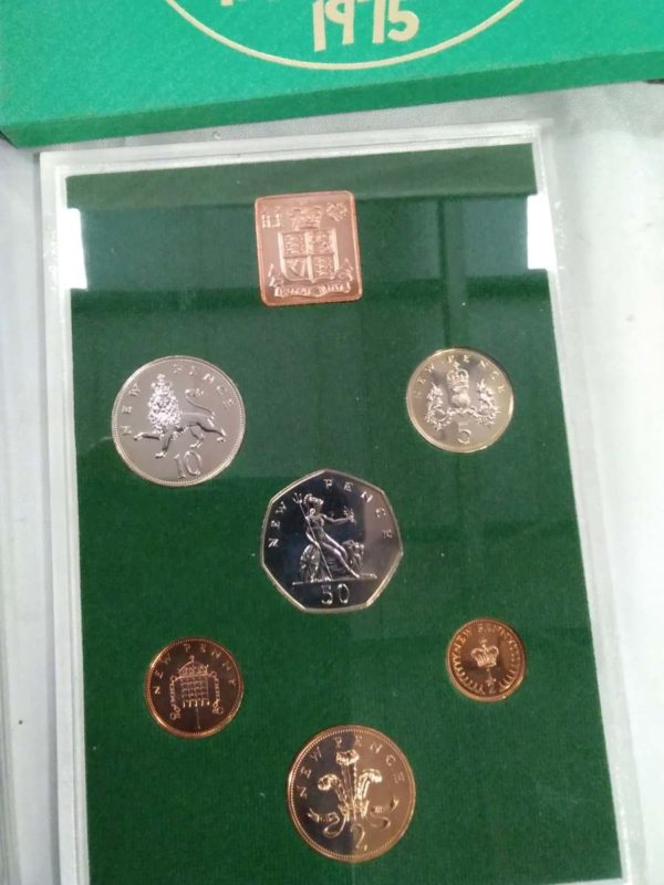 lot 025 Royal mint annual coin sets – 1970, 1975 & 1976 - Image 4