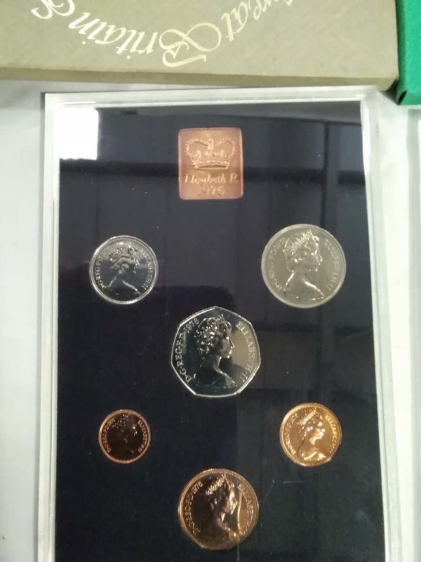 lot 025 Royal mint annual coin sets – 1970, 1975 & 1976 - Image 3