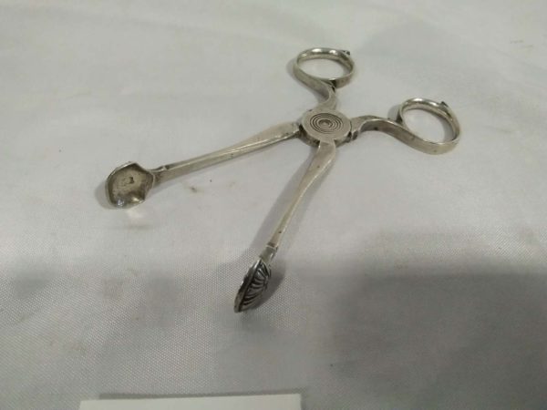 lot 027 antique sterling silver Georgian sugar nips / tongs